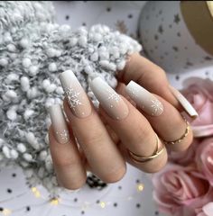 Beige Winter Nails, Neutral Winter Nails Acrylic, Christmas Nails Beige, Pretty Winter Nails Acrylic, Cute Winter Acrylic Nails, Beige Christmas Nails, Nagel Design Winter, Aesthetic Christmas Nails Acrylic, Trendy Nails Ballerina