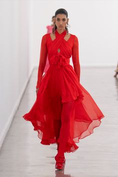 Giambattista Valli Haute Couture, Paris Haute Couture, Winter 23, Conscious Fashion, Giambattista Valli, Marchesa, Elie Saab, Carolina Herrera, 2023 2024