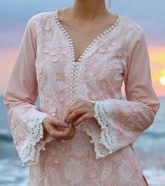 Simple Kurta Designs, Neck Designs For Suits, Salwar Kamiz, Kurta Neck Design, Dress Neck, Cotton Kurti Designs