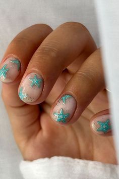 Beach Nails Gel Polish, 2024 Holidays, Nails Charms, Nails Vacation, Nails Tips, Simple Gel Nails