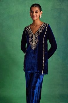 Blue silk velvet kurta featuring embroidered floral motifs highlighted by sequin, pearl, mirrorwork and crystal embellishments. Comes with matching pant highlighted by lace embellishments and embroidered scalloped hem dupatta. - Aza Fashions Blue Velvet Suits Women, Velvet Kurta Pakistani, Blue Suits Women Indian, Velvet Indian Outfits, Velvet Suits Women Indian, Blue Velvet Suit, Suits For Women Indian, Suit Neck Designs, Velvet Suit Design