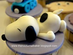 there is a cupcake with snoopy on it and the words, click here