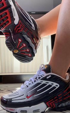 Nike Airmax Plus, Fitness Fashion Outfits, Custom Shoes Diy, Air Max Plus Tn, Dr Shoes, Nike Tn, Nike Air Shoes, Cute Sneakers