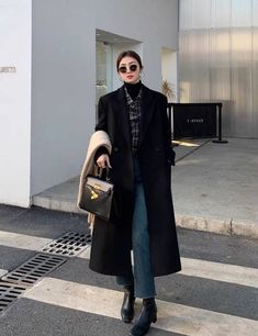 Black Coat Autumn Outfit, Elegant Winter Outfits For Women, Chinese Fashion Casual, Winter Korean Outfits, Modest Korean Fashion, Tokyo Winter Outfit, Korea Winter Fashion, Korean Autumn Outfit, Coat Outfits For Women