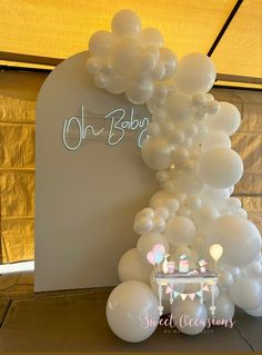 balloon arch with baby's name on it