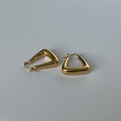 Thea = Present in the moment. Light-weight, triangle-shaped hoops. Details: 18k PVD Gold Plated Stainless Steel Hypoallergenic Water-resistance Present In The Moment, Jewelry Lookbook, Triangle Earrings, Gold Accessories, Dream Jewelry, Ear Jewelry, Jewelry Trends, Cute Jewelry, My Jewellery