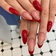 Nails With Red Tips, Gold Tip Nails, Red Tip Nails, Nails With Red, Gold Chrome Nails, Red And Gold Nails, Red Tips, Unghie Nail Art, Golden Nails