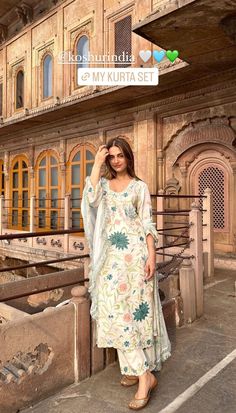 Simple Indian Outfits, Gurudwara Wedding, Car Festival, Wedding Sarees Online, Pakistani Women Dresses, Celebrity Casual Outfits, Fancy Sarees Party Wear, Draping Fashion, Gowns Dresses Elegant