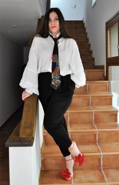 Women Ties Outfit, Tie Outfit For Women, Necktie Outfits For Women, Necktie Outfit, Neck Tie Women, Tie Embroidery, Creative Black Tie, Women Necktie