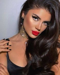 Bold Lipstick Makeup, Natural Smokey Eye, Bold Lipstick, Kylie Kristen Jenner, Hot Lips, Beautiful Lips, Lipstick Makeup, Makeup Goals, Makeup Essentials