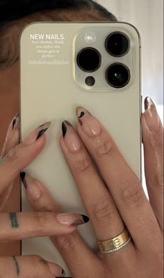 Small Detail Nails, Almond Nail Minimalist, Earth Tone French Tip Nails, Fall Minimal Nails, Fall Nails 2023 Ombre, Cute Almond Nails Design French Tip, Allyiahsface Nails, Allyiahsface Hair, European Nails Trends 2023