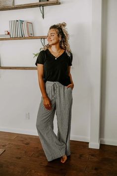 Mama Style Outfits Casual, Non Frumpy Mom Outfits, Boho Casual Work Outfit, Comfy Outfits For Moms, New Mom Wardrobe, Gen Z Mom Outfit, Comfy Mom Style, Classy Mom Style, Comfortable Summer Outfits Casual