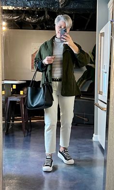 Daily Looks - Style At A Certain Age Convocation Outfit, March Fashion, April Fashion, Smart Work, Style At A Certain Age, Outfits Everyday, Sunday Style, Prep Style, Europe Outfits