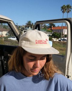 Surf Hats For Women, Corduroy Hat Outfit, 5 Panel Hat Outfit, Cute Hat Outfits, Salty Granola, Cap Aesthetic, Hat Outfit Summer, Madewell Outfits, Duke 390