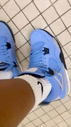 Kotd Shoes Sneakers, Hype Shoes Women, Sneaker Head Outfits, Sneaker Head Aesthetic, Pink Jordan 4, Jordan 11s, Pretty Sneakers