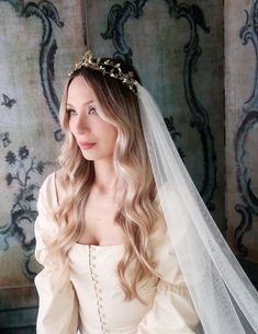 Medieval Wedding Crown, Gold Elven Crown, Crystal Headpiece, Woodland Wedding Crown With Veil, Whimsical Wedding Tiara, Fairy Princess Crown - Etsy Vail With Tiara, Wedding Circlet Veil, Wedding Veil Crown, Wedding Crown With Veil, Ethereal Wedding Hair, Crown With Veil, Dnd Wedding, Tiara Veil, Crown Veil