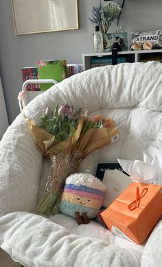 @saracarrolli on ig Aesthetic Gifts, Comfy Cozy, The Little Things, Feminine Energy, Little Things, Girl Birthday, Bedroom Design, Birthday, Gifts