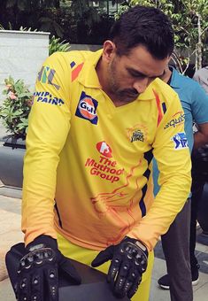 a man in yellow shirt and black gloves