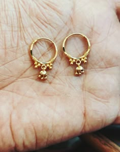 Simple Gold Earrings For Daily Use, Simple Beaded Necklaces, Small Earrings Gold, Jhumka Designs, Bridal Jewelry Sets Brides, Gold Jewels Design, Simple Jewellery, Gold Earrings Models, Black Beads Mangalsutra