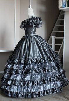 Victorian Dress Modern, Tafetta Dress, Victorian Ball, Victorian Dresses, Victorian Costume