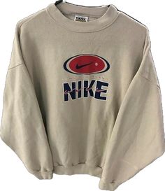 Old Nike, Nike Clothes, Vintage Nike Sweatshirt, Sport Clothes, Looks Pinterest, Nike Sweatshirt, Sweatshirt Outfit, Nike Sweatshirts, Vintage Hoodies