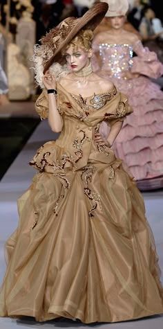 Christian Dior...Gorgeous, imagine this in bridal fabric. et that designer look without the designer $$$, have it custom-made.Recreate those details that would match your wedding theme. Be open for suggestions from your dressmaker. Gaun Abad Pertengahan, 00s Mode, Rococo Fashion, Looks Vintage, Rococo