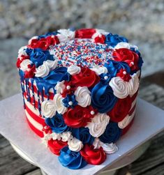 July 4th Cake decorations which are just gorgeous 4th Of July Cake Decorating Ideas, Memorial Day Cake Ideas, Memorial Day Cake