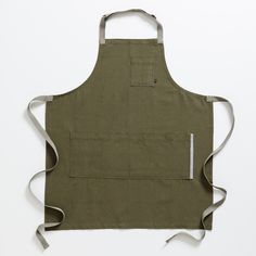 an apron with two straps on the front and one side that has a pocket at the back