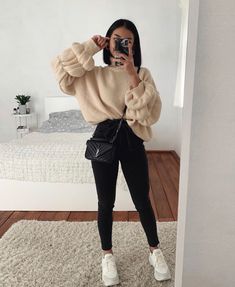 Cute Cardigan Outfits, Look Adidas, Skandinavian Fashion, Winter Fashion Outfits Casual, Cardigan Outfits, Cute Fall Outfits, 가을 패션, Casual Fall Outfits