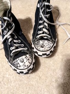 White Converse Drawing On Shoes, Converse With Drawings On Them, Things To Draw On Your Converse, Alt Converse, Drawn On Converse, Images Of Shoes, Drawing On Converse, Alt Style Outfit