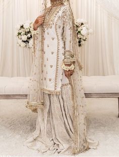 Nikkah Pakistani Bridal, White And Gold Nikkah Outfit, White Gharara Pakistani Nikkah, Small Nikkah Ideas At Home, Nikkah White Dress, White Gharara Pakistani, Bridal Nikkah Dresses, Nikkah Sharara, Nikkah Dresses For Bride