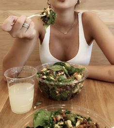 10 Easy and Healthy Recipes You Can Make in Your Dorm - Society19 Life Vision Board, Healthy Girl, Healthy Lifestyle Inspiration, Green Juice, Girls Life, Healthy Diet, Dream Life, Healthy Life, Pilates