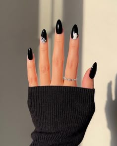 Black Nails With Halloween Design, Spooky Halloween Nails Coffin Shape, All Black Halloween Nails, Halloween Nails Acrylic Coffin Short, Pretty Halloween Nails Acrylic, Boho Halloween Nails, Halloween Nail Designs Black, Subtle Halloween Nails, Halloween Nails Coffin