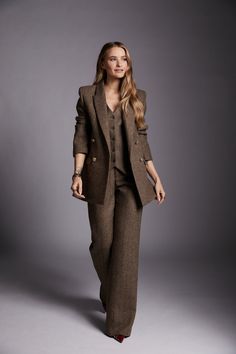 Belgravia Blazer (Large Scale Brown Herringbone) – Holland Cooper ® Tweed Suit Women, Victoria Magrath, Dress Code Outfits, Tweed Outfit, Herringbone Suit, Holland Cooper, Dress Code Casual, Fall Blazer, Blazer Outfits For Women