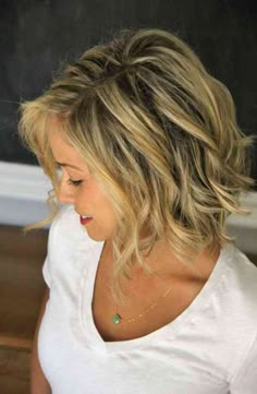 Wedding Hairdos, Beach Waves For Short Hair, Cute Everyday Hairstyles, Short Hair Waves, How To Curl Short Hair, Short Hairdos, Popular Haircuts, Everyday Hairstyles, Shoulder Length Hair