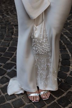 Baju Kahwin, Pearl Bag, Beaded Bags, Fashion Details, Bridal Accessories, Diy Fashion, Look Fashion, Vintage Stil, Bridal Style