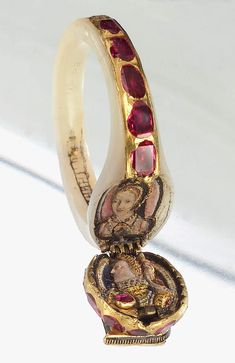 Locket Ring, Historical Jewellery, Elizabeth I, Anne Boleyn, Gold And Red, Royal Jewels, Ancient Jewelry, Royal Jewelry, Crown Jewels