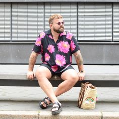 Bar With Friends, Outfits For Big Men, Big And Tall Style, Chubby Guy, Gender Fluid Fashion, Oversized Clothes, Big Men Fashion