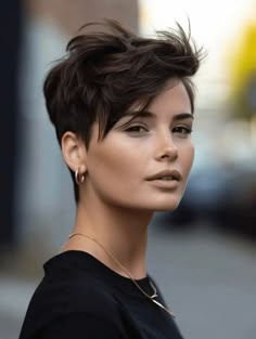 Pixie Haircut For Round Faces, Pixie Haircut Fine Hair, Pixie Haircut Styles, Round Face Haircuts, Haircut For Thick Hair, Short Pixie Haircuts, Trendy Short Hair Styles, Haircuts For Fine Hair