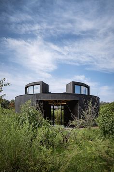 the round house is surrounded by tall grass