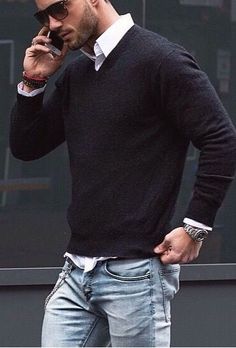 Top 5 “Just Jeans” Looks ⋆ Men's Fashion Blog - #TheUnstitchd Sweater And Jeans, Herren Style, Hipster Man, Mens Fashion Smart, Mens Fashion Rugged, Mens Fashion Blog, Mode Casual