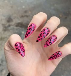 Pointed Acrylic Nail Designs, Nail Inspo 2000s, Mall Goth Nails, Pink Emo Nails, Scene Nails Emo, Trashy Y2k Nails, Mcbling Nails, 2000s Nails