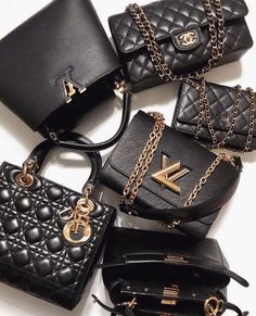 Luxury Handbags Aesthetic, Designer Bags Aesthetic, Brandname Bag, Luxury Designer Outfits, Amazon Handbags, Luxury Handbag Collection, Black Designer Bags, Gold Bags, Sac Louis Vuitton