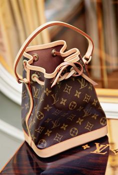 Lv Bags, Designer Handbag, Women's Handbags, Lv Bag, Arm Candy, Vuitton Handbags, Louis Vuitton Handbags, Louis Vuitton Monogram