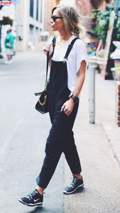 Instagram:GraterolKaren Twitter:GraterolKaren Pinterest:GraterolKaren Polyvore:KarenGraterol Ask:Whoiskaren Minimalisticky Chic, Walking Down The Street, Black Overalls, Outfit Trends, Pretty Style, Fashion Images