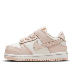 Best gifts for newborns/babies! (SNKR/Skate/Low Top) Baby Jordan Shoes, Travis Scott Shoes, Cute Jordans, Nike Kids Shoes, Gifts For Newborns, Luxury Baby Gifts, Baby Jordans