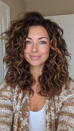 Curly Hair Inspiration Color, Med Length Curly Hairstyles, Curly Mid Length Hair, Fine Curly Hair Cuts, Medium Length Curly Hair, Wavy Haircuts