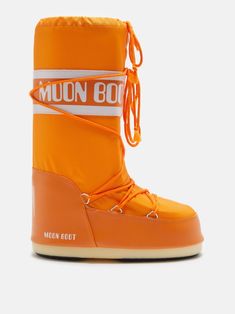 apricot orange water-repellent padded design logo-print strap aesthetic criss-cross tubular laces (not to be used to tighten boots) metal eyelet detailing full foam lining top drawstring fastening round toe calf-length contrasting rubber sole slip-on style Boots Moon, Orange Water, Apricot Orange, Orange Moon, Moon Boot, Mule Sneakers, Slip On Boots, Low Boots, Moon Boots