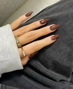 nails brown almond shape fall nail inspo Espresso Nails, Espresso Brunette, Brown Nail, Subtle Nails, Casual Nails, Almond Acrylic Nails, Cat Kuku