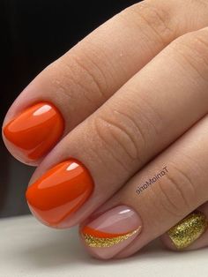 short burnt orange nails with gold accent Summer Nails Designs 2023, Nails Colors Spring, Burnt Orange Nails, 2023 Spring Nails, Art For Short Nails, Nail Art For Short Nails, Spring Nails 2023, Orange Nail Designs, Manicure Nail Designs